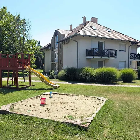 In Balatonoeszoed 53188 * 벌러토뇌쇠드