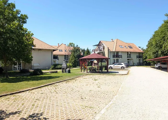 In Balatonoeszoed 53188 * 벌러토뇌쇠드